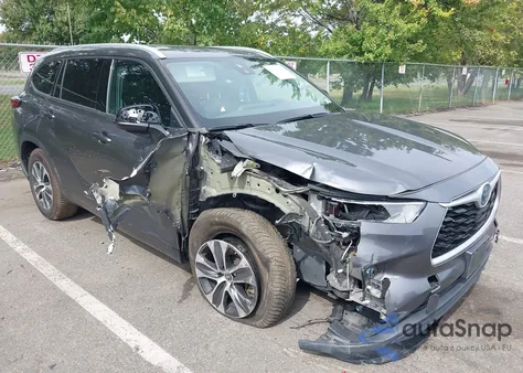 2022 Toyota Highlander Hybrid Xle z USA, uszkodzony, nr VIN 5TDGARAH9NS514034